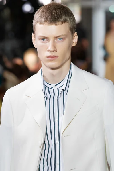 Look 5